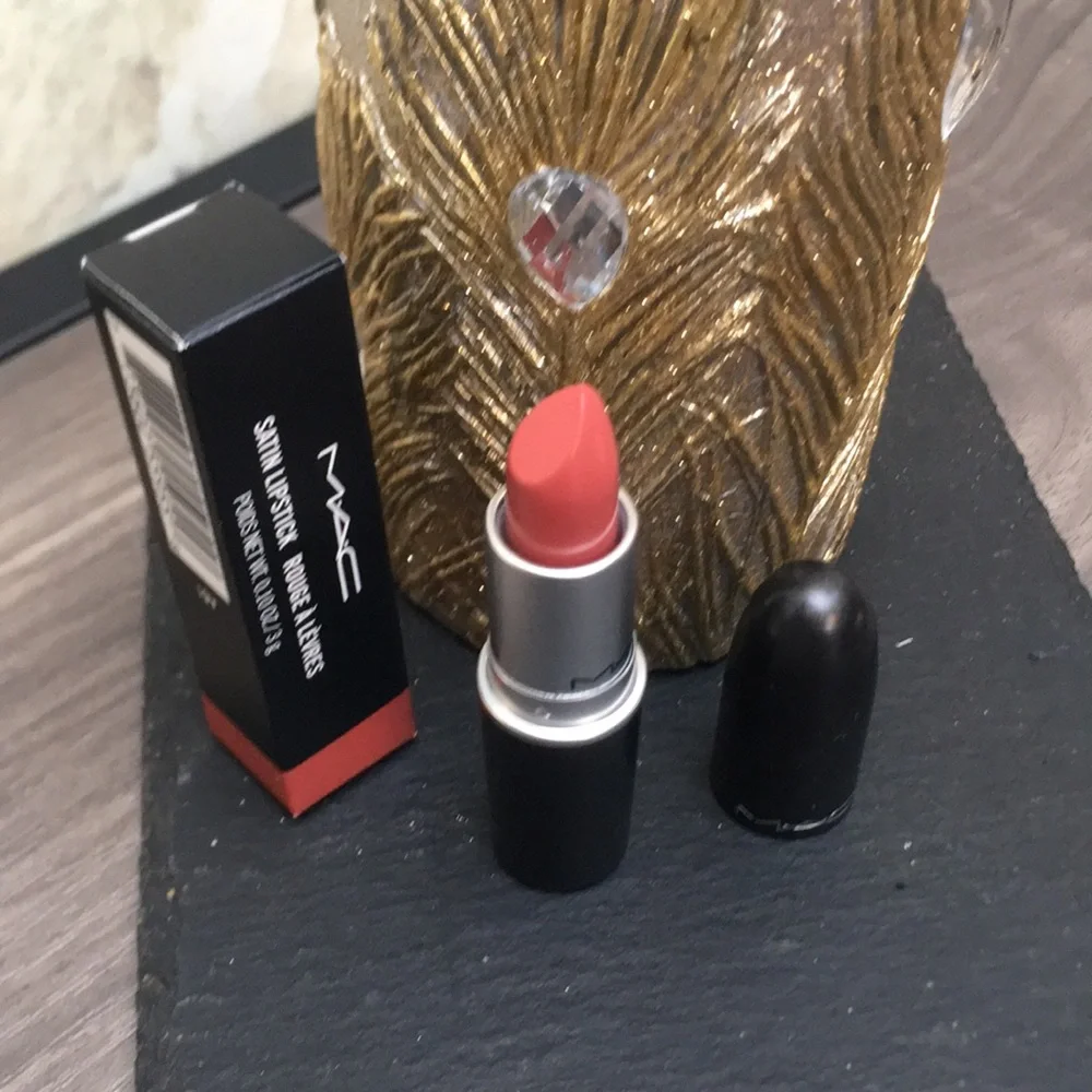 New MAC Satin Lipstick in Neutral Mauve Pink Tone Good Health